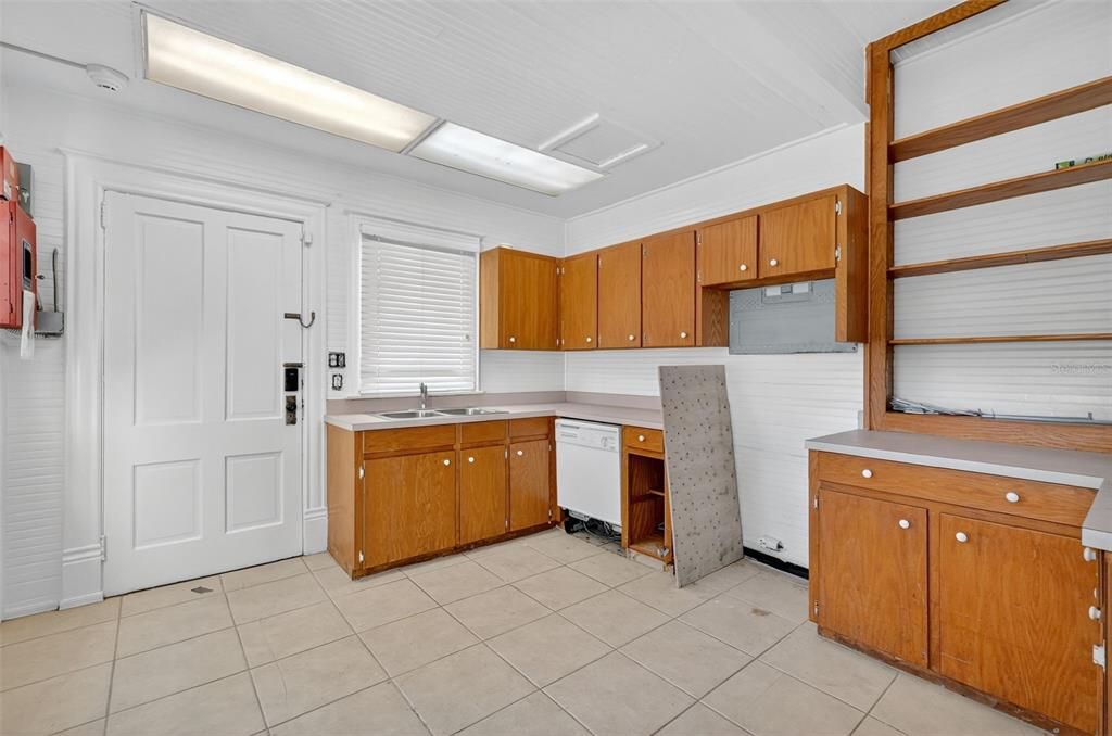 For Sale: $690,000 (0 beds, 0 baths, 2872 Square Feet)