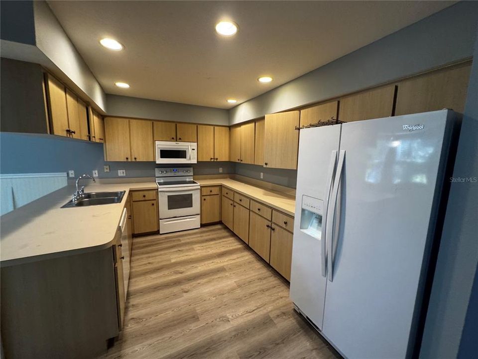 For Rent: $2,500 (3 beds, 2 baths, 1716 Square Feet)