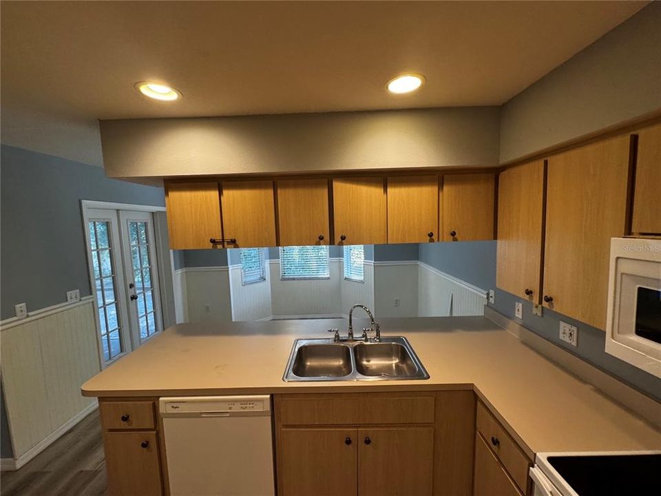 For Rent: $2,500 (3 beds, 2 baths, 1716 Square Feet)