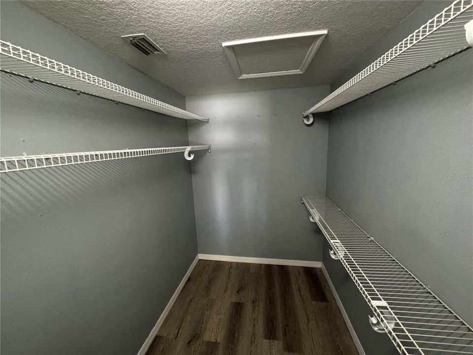 For Rent: $2,500 (3 beds, 2 baths, 1716 Square Feet)