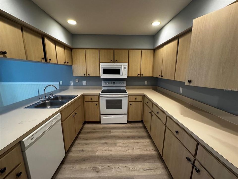 For Rent: $2,500 (3 beds, 2 baths, 1716 Square Feet)