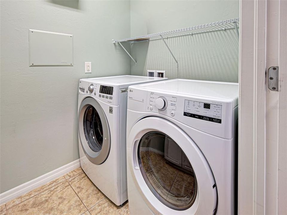 For Sale: $575,000 (3 beds, 2 baths, 1911 Square Feet)