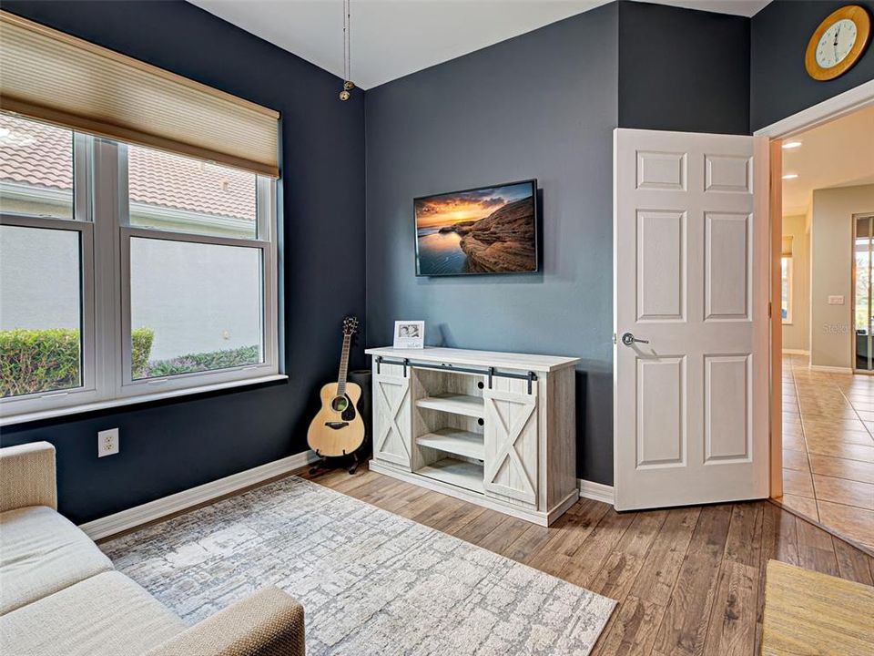 For Sale: $575,000 (3 beds, 2 baths, 1911 Square Feet)