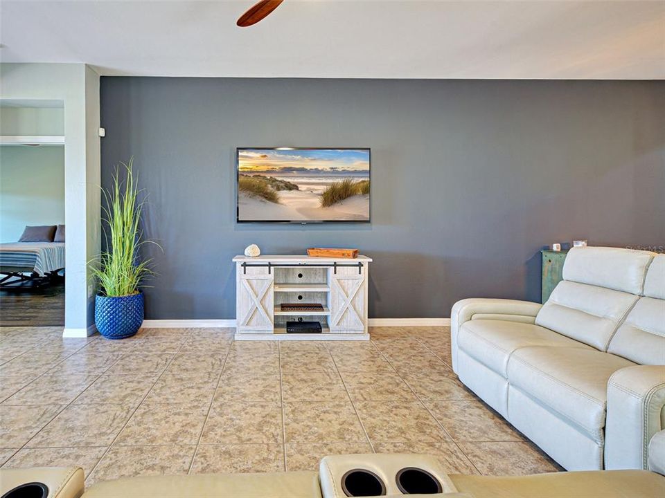 For Sale: $575,000 (3 beds, 2 baths, 1911 Square Feet)