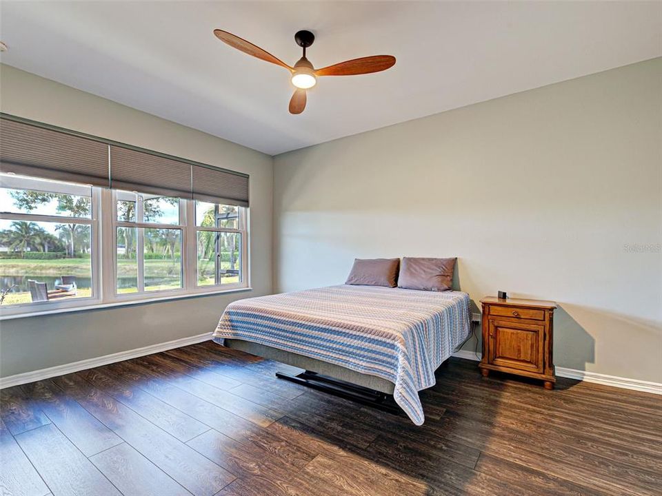 For Sale: $575,000 (3 beds, 2 baths, 1911 Square Feet)