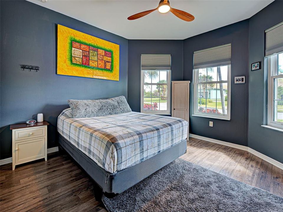 For Sale: $575,000 (3 beds, 2 baths, 1911 Square Feet)