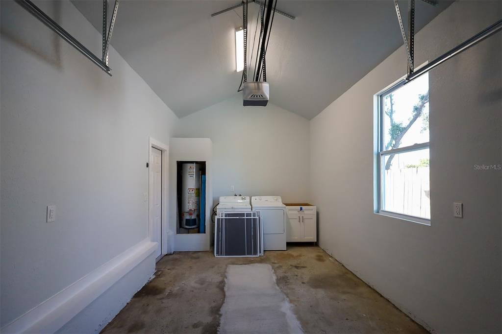 待售: $334,900 (2 贝兹, 1 浴室, 880 平方英尺)