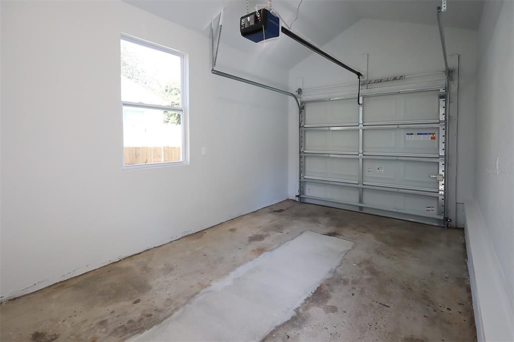 待售: $334,900 (2 贝兹, 1 浴室, 880 平方英尺)