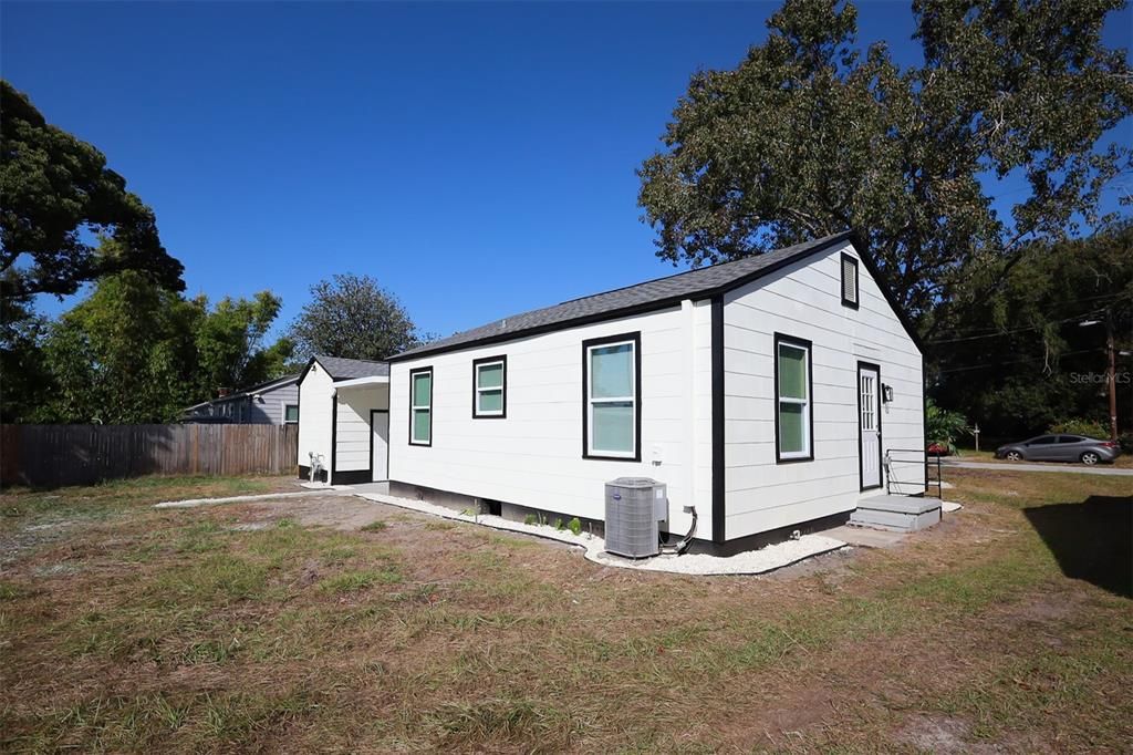 待售: $334,900 (2 贝兹, 1 浴室, 880 平方英尺)