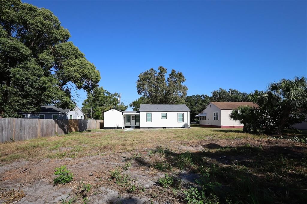 待售: $334,900 (2 贝兹, 1 浴室, 880 平方英尺)