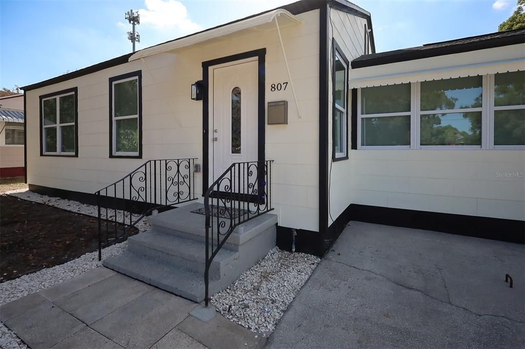 待售: $334,900 (2 贝兹, 1 浴室, 880 平方英尺)