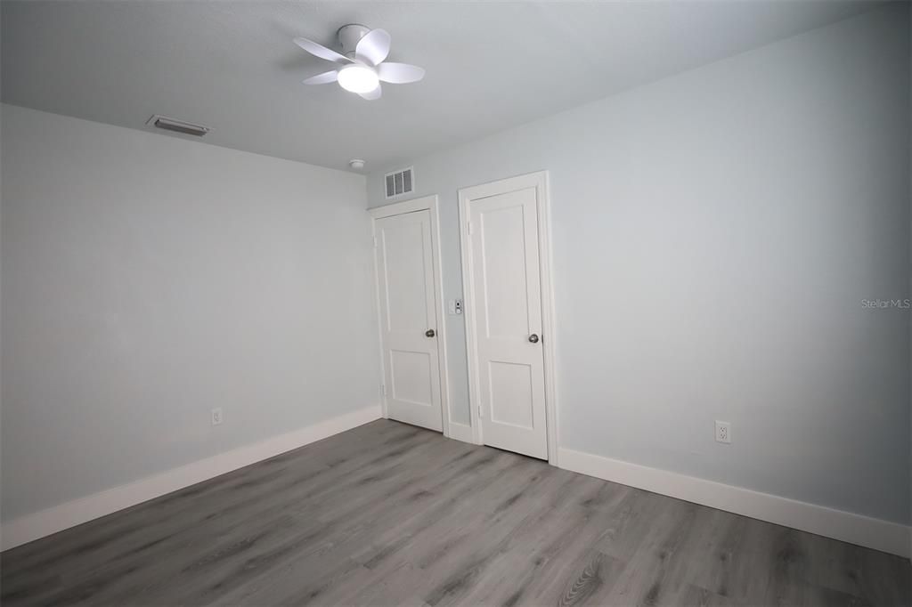 待售: $334,900 (2 贝兹, 1 浴室, 880 平方英尺)