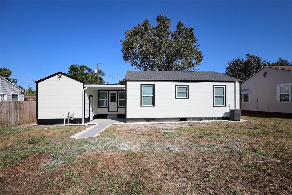 待售: $334,900 (2 贝兹, 1 浴室, 880 平方英尺)