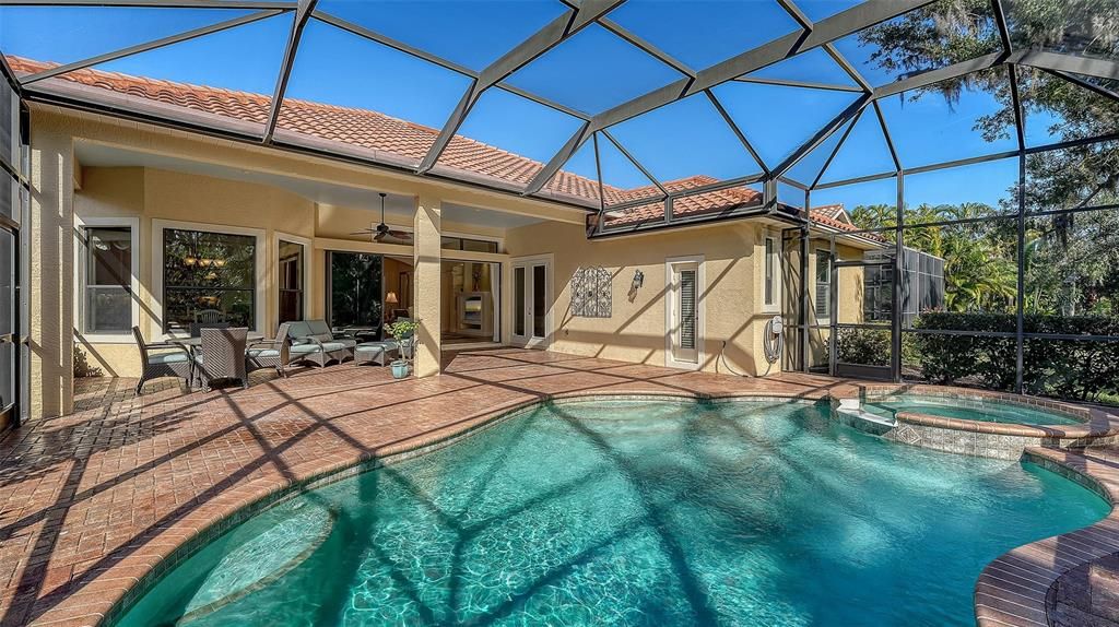 En Venta: $729,000 (3 camas, 2 baños, 2112 Pies cuadrados)