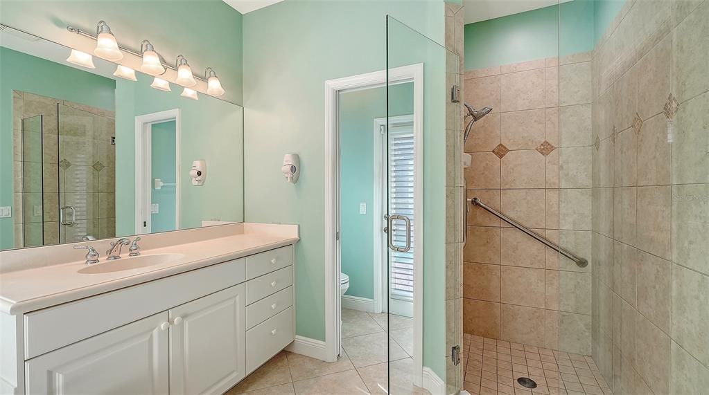 En Venta: $729,000 (3 camas, 2 baños, 2112 Pies cuadrados)