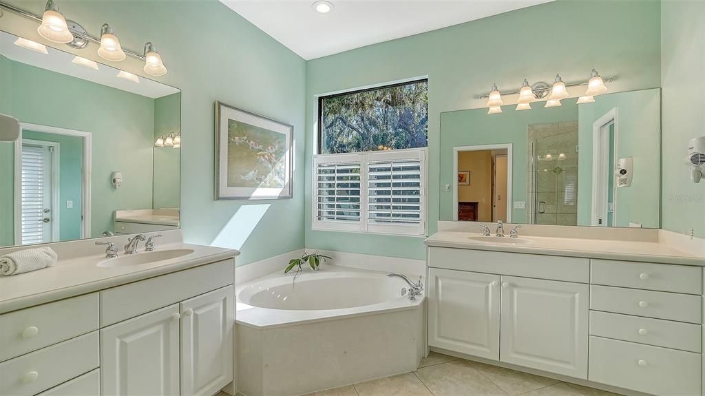 En Venta: $729,000 (3 camas, 2 baños, 2112 Pies cuadrados)