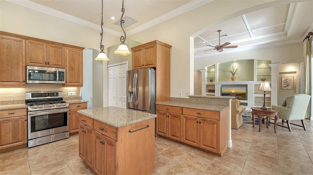 En Venta: $729,000 (3 camas, 2 baños, 2112 Pies cuadrados)