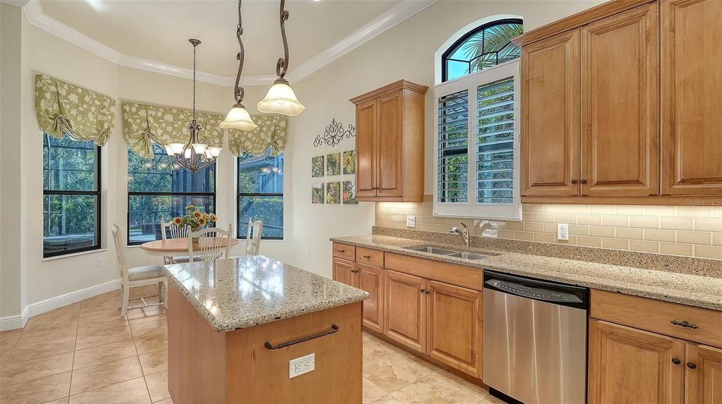 En Venta: $729,000 (3 camas, 2 baños, 2112 Pies cuadrados)