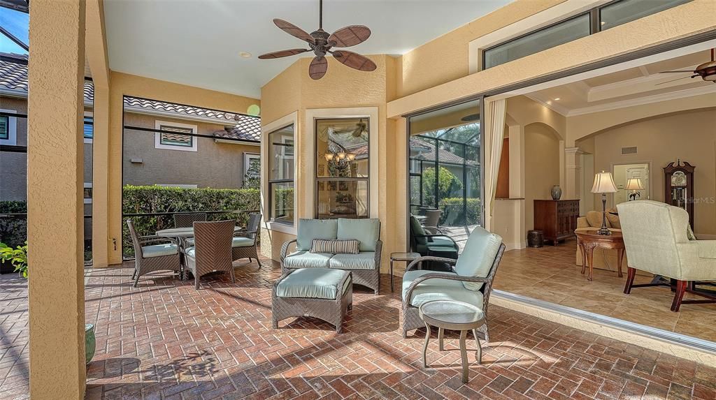 En Venta: $729,000 (3 camas, 2 baños, 2112 Pies cuadrados)