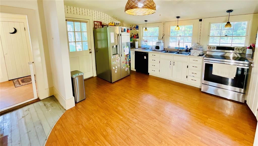 For Sale: $495,000 (3 beds, 3 baths, 3099 Square Feet)