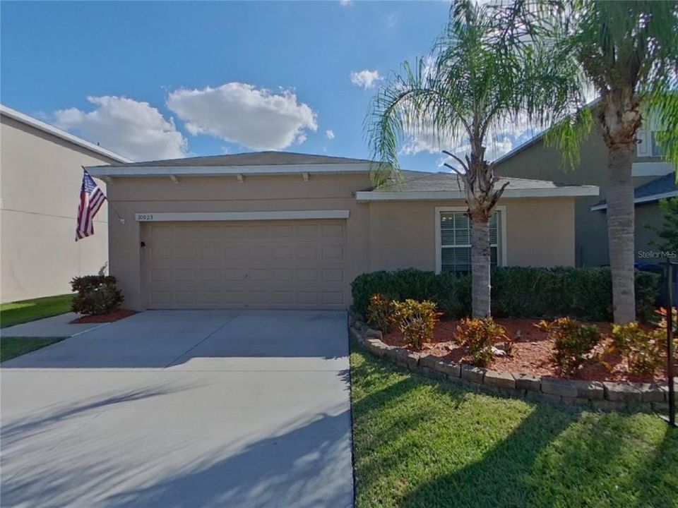 Active With Contract: $1,939 (4 beds, 2 baths, 1810 Square Feet)