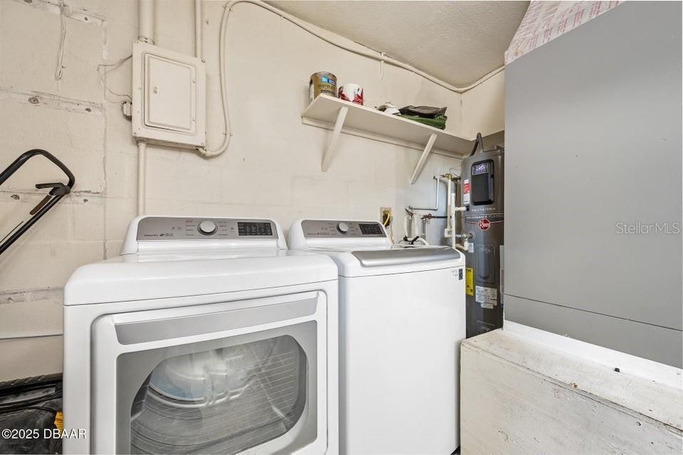 待售: $239,900 (2 贝兹, 1 浴室, 988 平方英尺)