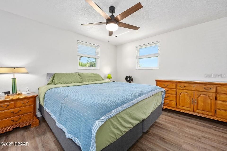 待售: $239,900 (2 贝兹, 1 浴室, 988 平方英尺)