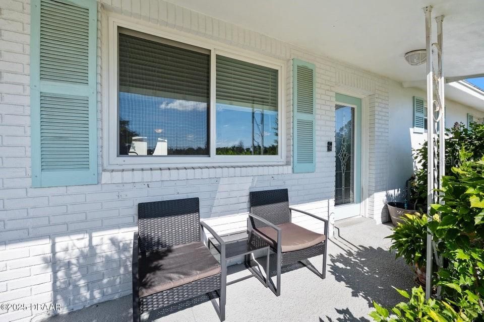 待售: $239,900 (2 贝兹, 1 浴室, 988 平方英尺)