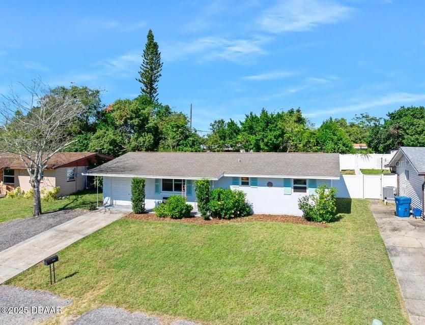 待售: $239,900 (2 贝兹, 1 浴室, 988 平方英尺)