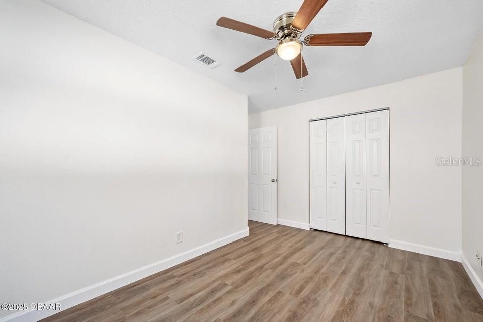 待售: $239,900 (2 贝兹, 1 浴室, 988 平方英尺)