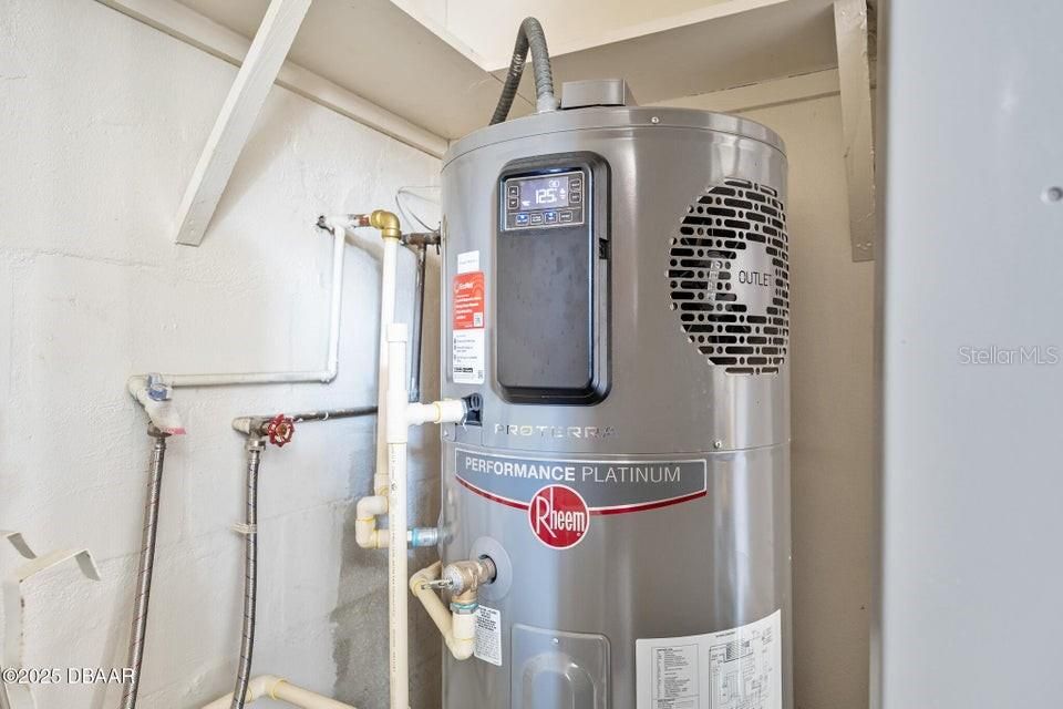 待售: $239,900 (2 贝兹, 1 浴室, 988 平方英尺)