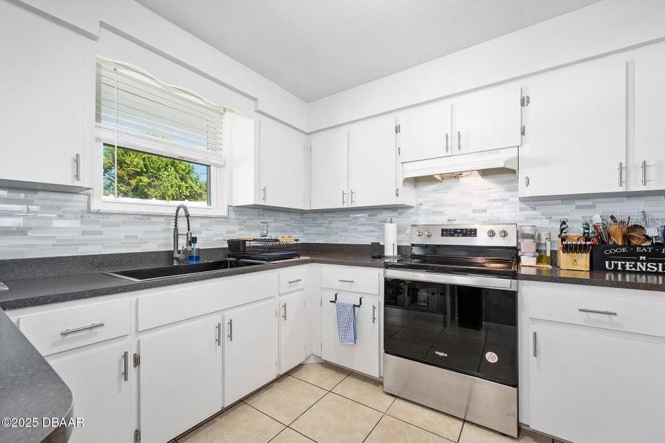 待售: $239,900 (2 贝兹, 1 浴室, 988 平方英尺)