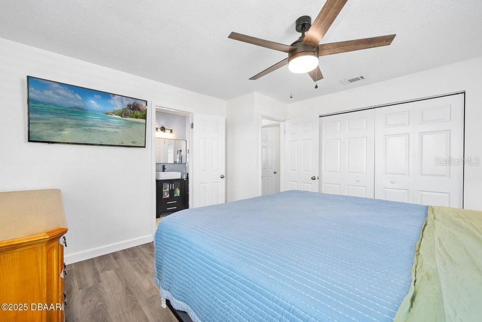 待售: $239,900 (2 贝兹, 1 浴室, 988 平方英尺)