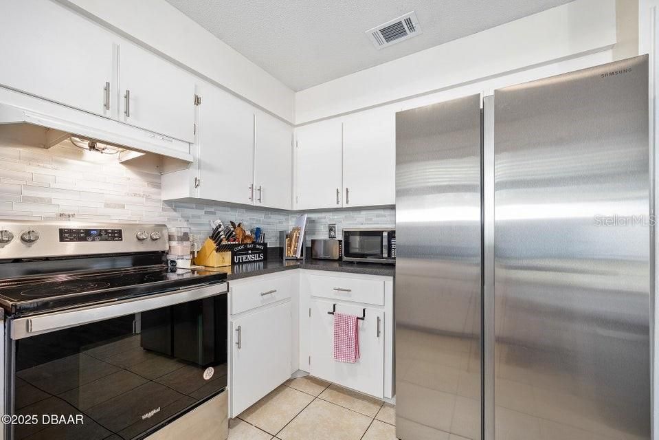 待售: $239,900 (2 贝兹, 1 浴室, 988 平方英尺)