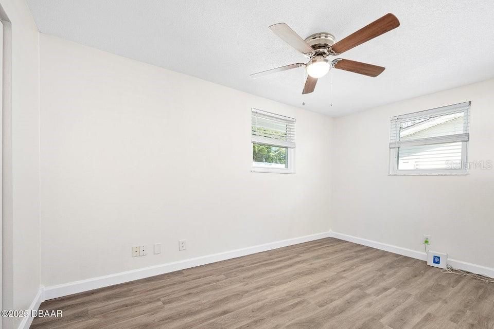 待售: $239,900 (2 贝兹, 1 浴室, 988 平方英尺)