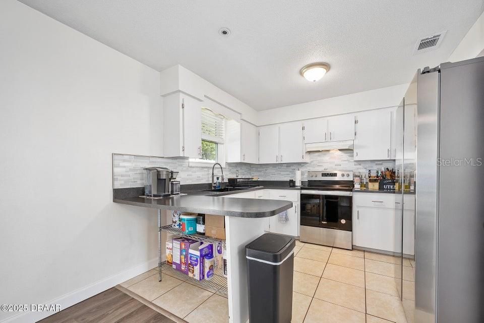 待售: $239,900 (2 贝兹, 1 浴室, 988 平方英尺)