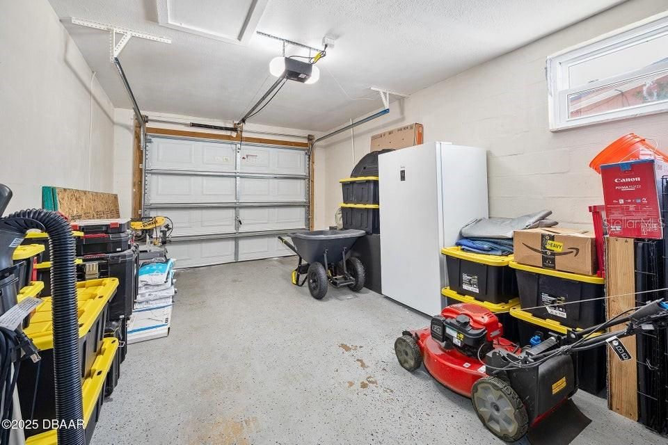 待售: $239,900 (2 贝兹, 1 浴室, 988 平方英尺)