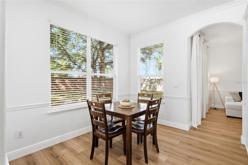 合同活跃: $550,000 (4 贝兹, 2 浴室, 3060 平方英尺)