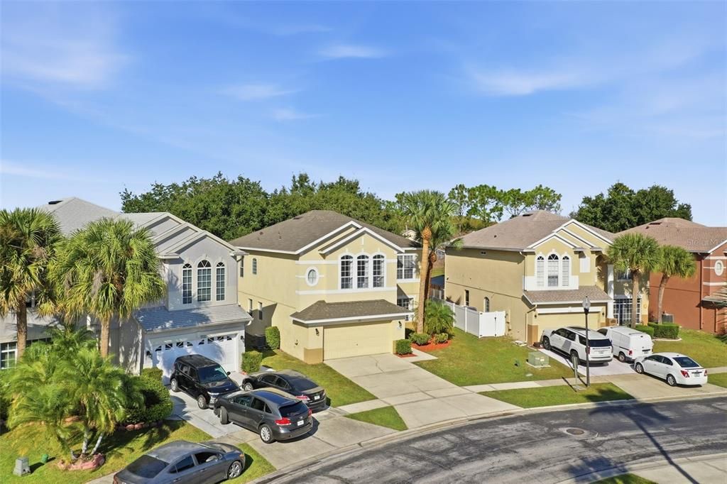 合同活跃: $550,000 (4 贝兹, 2 浴室, 3060 平方英尺)