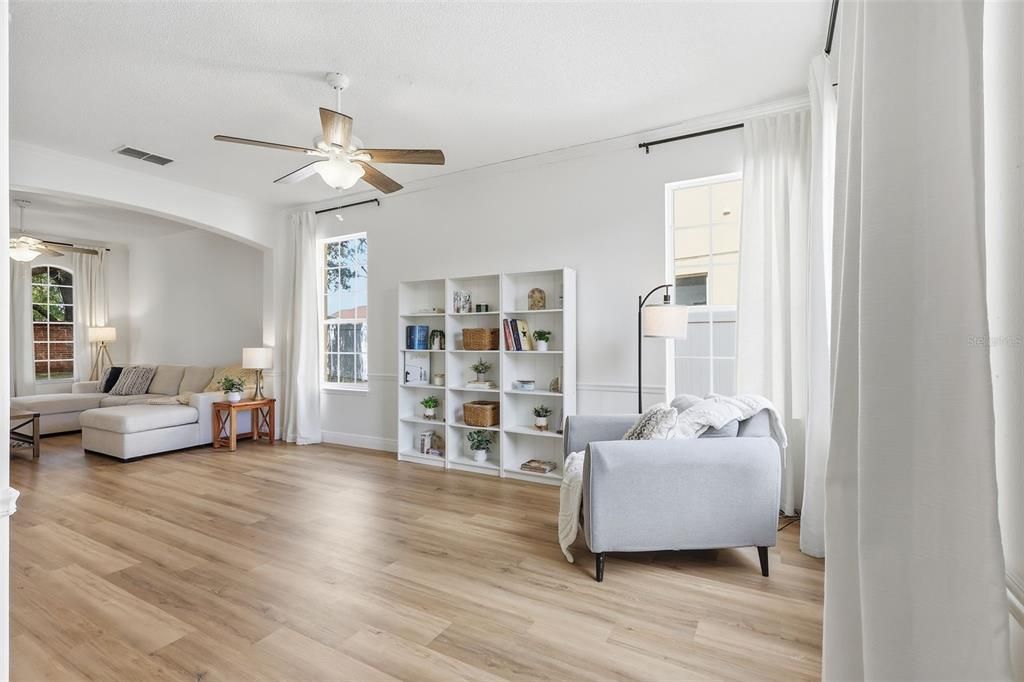 合同活跃: $550,000 (4 贝兹, 2 浴室, 3060 平方英尺)