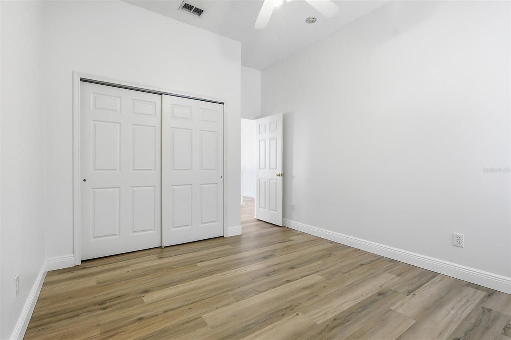 合同活跃: $550,000 (4 贝兹, 2 浴室, 3060 平方英尺)