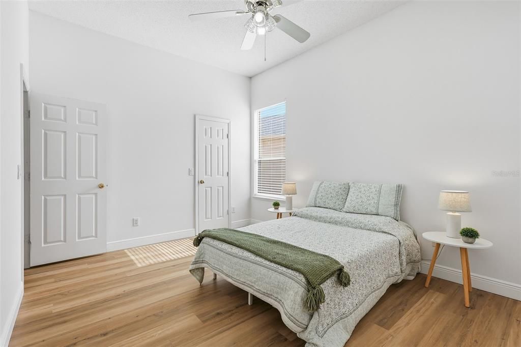 合同活跃: $550,000 (4 贝兹, 2 浴室, 3060 平方英尺)