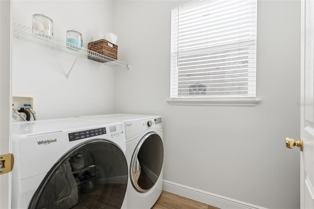 合同活跃: $550,000 (4 贝兹, 2 浴室, 3060 平方英尺)