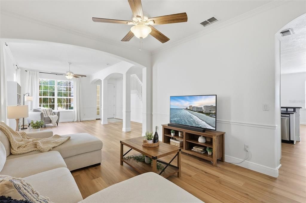 合同活跃: $550,000 (4 贝兹, 2 浴室, 3060 平方英尺)