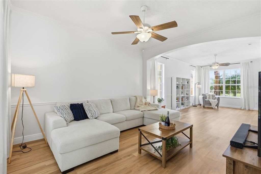 合同活跃: $550,000 (4 贝兹, 2 浴室, 3060 平方英尺)