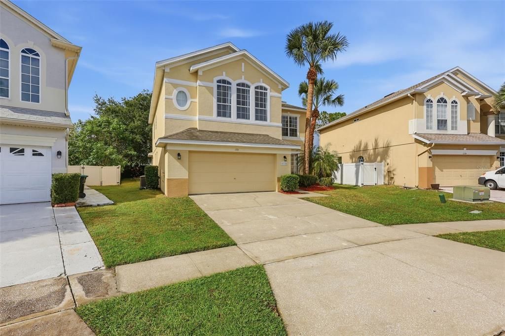 合同活跃: $550,000 (4 贝兹, 2 浴室, 3060 平方英尺)