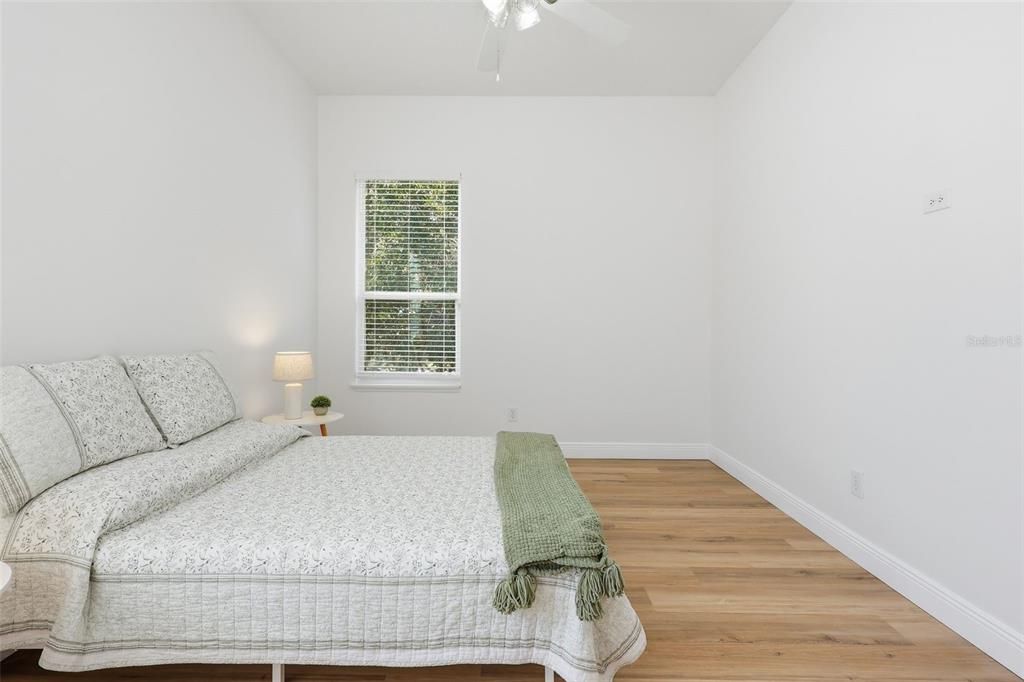 合同活跃: $550,000 (4 贝兹, 2 浴室, 3060 平方英尺)