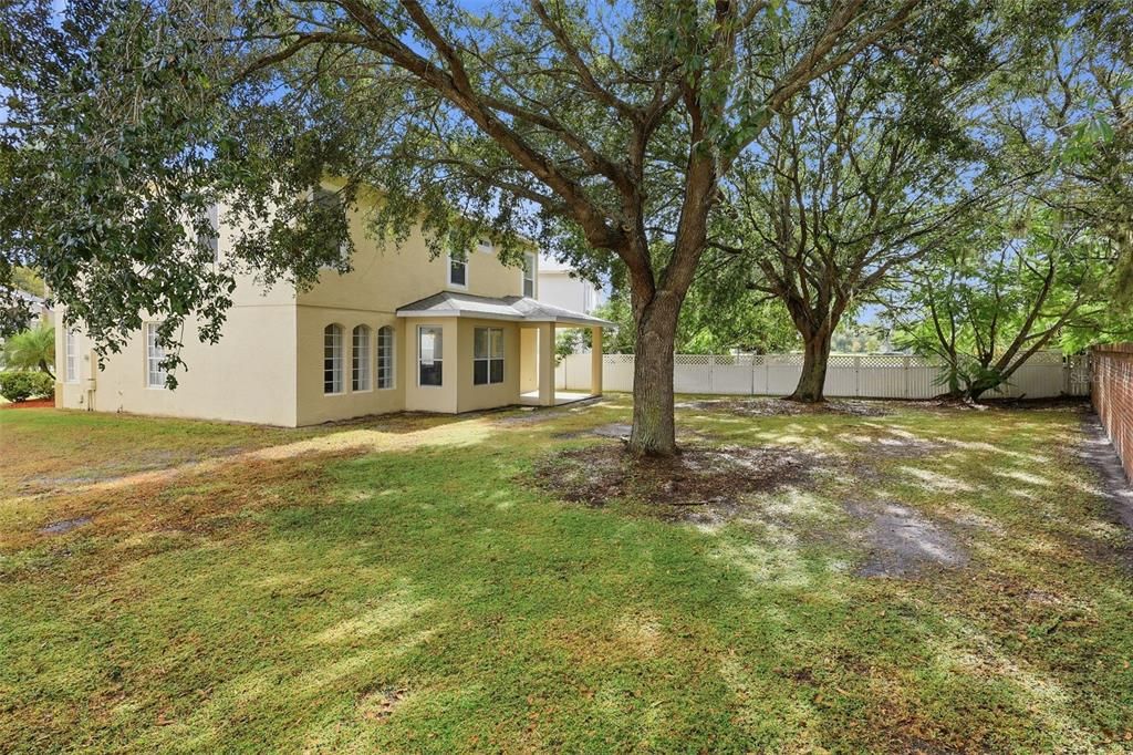 合同活跃: $550,000 (4 贝兹, 2 浴室, 3060 平方英尺)