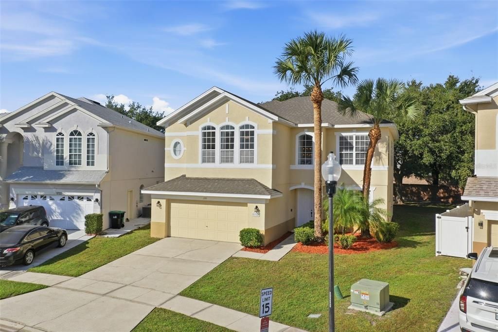 合同活跃: $550,000 (4 贝兹, 2 浴室, 3060 平方英尺)