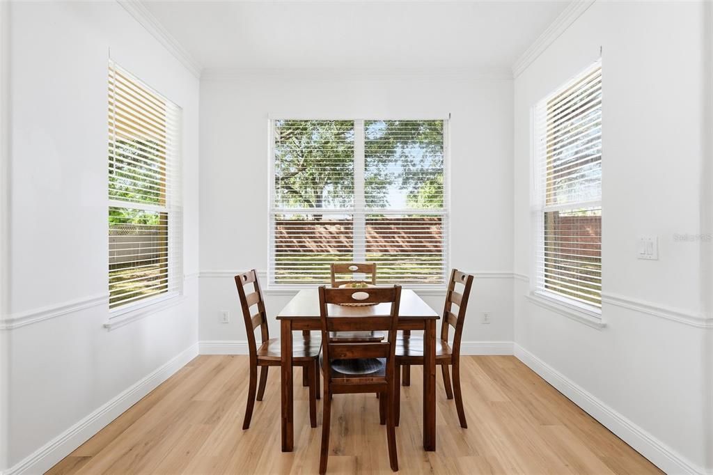 合同活跃: $550,000 (4 贝兹, 2 浴室, 3060 平方英尺)